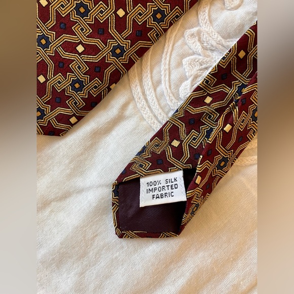 Silk Accents 100% silk tie **Buy 2 ties for 25** - Picture 2 of 2